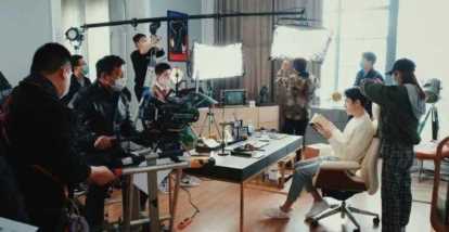 他一夜狂赚6个亿，与胡歌做邻居，李佳琦凭什么火？