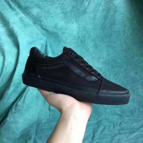 三招轻松鉴定一双vans的真假