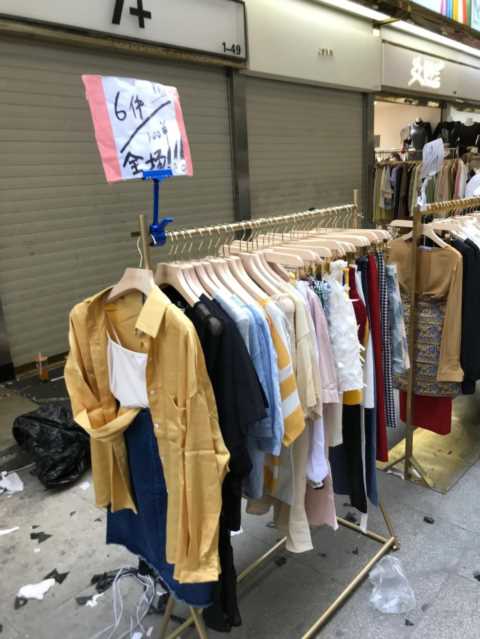 广州沙河顶服装批发市场最后两天清仓全场很多款式10元