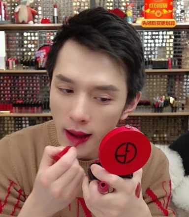 他一夜狂赚6个亿，与胡歌做邻居，李佳琦凭什么火？