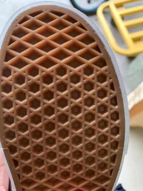 三招轻松鉴定一双vans的真假