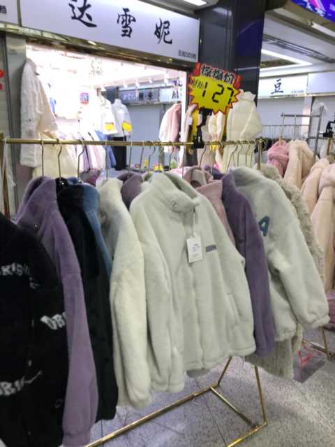 广州沙河顶服装批发市场最后两天清仓全场很多款式10元