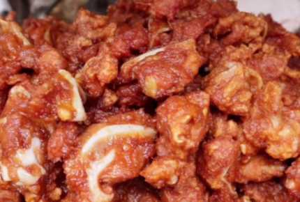 义乌地摊货批发(在义乌摆地摊卖什么比较好)插图7 97年小哥义乌夜市卖小吃,进价8毛卖20元一斤,一天净赚3000多元