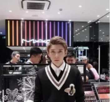 他一夜狂赚6个亿，与胡歌做邻居，李佳琦凭什么火？