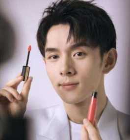 他一夜狂赚6个亿，与胡歌做邻居，李佳琦凭什么火？