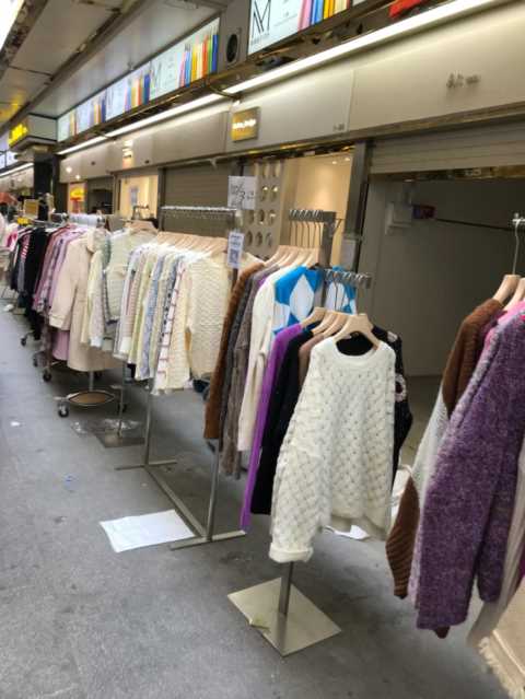 广州沙河顶服装批发市场最后两天清仓全场很多款式10元