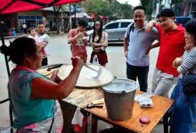 别瞧不起摆地摊的小生意(摆地摊赚钱真实经历)