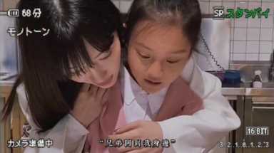 李小璐陪睡视频(李小璐穿睡衣抱甜馨)