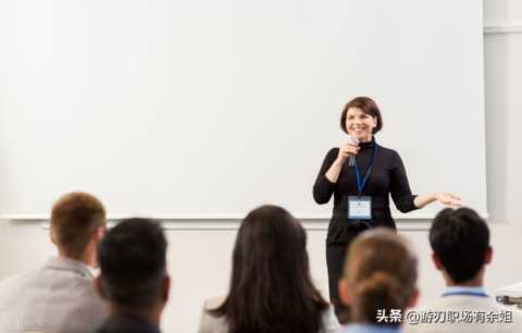 在单位里自我介绍怎么说？太高调太低调都不是最聪明的做法