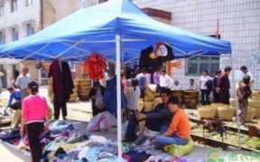 新手摆地摊卖什么好，摆地摊成本低很赚钱的商品