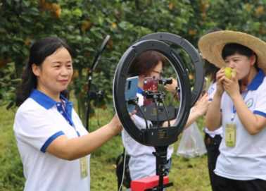 穷人没本钱怎么创业（欠债30万靠9000元翻身）