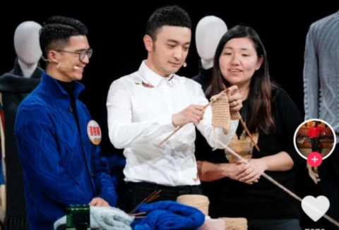 广东85后靓仔，心灵手巧织毛衣，最贵8990元/件，全网粉丝近千万