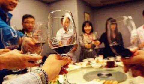 “山寨机鼻祖”陈金陵：负债千万、妻子跑路，如今成破布烂衫乞丐