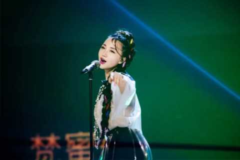 从性感尤物到农妇，从顶峰跌入低谷，阿朵消失的5年去了哪里？