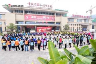 晚会上能活跃气氛的小游戏（公司员工晚会活跃气氛的小游戏）