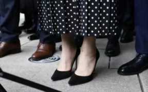 孟晚舟女士脚上戴电子镣(电子脚镣能取下来吗)