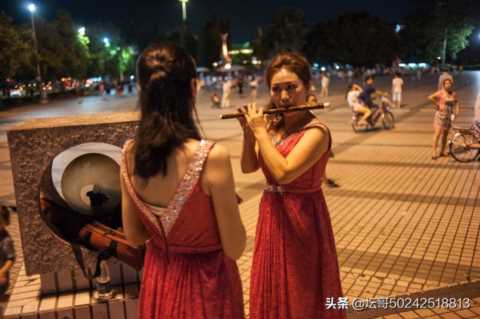 姐弟南下东莞打工赚10万为农村父母盖房，姐弟俩前程各异唯有感动