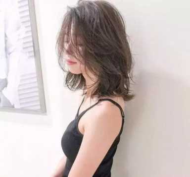 塌鼻子适合什么发型(塌鼻子适合什么发型女)