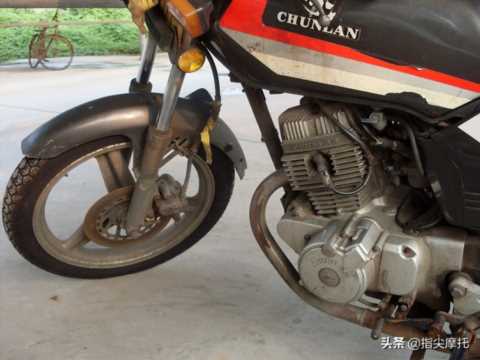 摩托车高速行驶时松油门放炮，可能是这个地方漏气了，借鉴一下