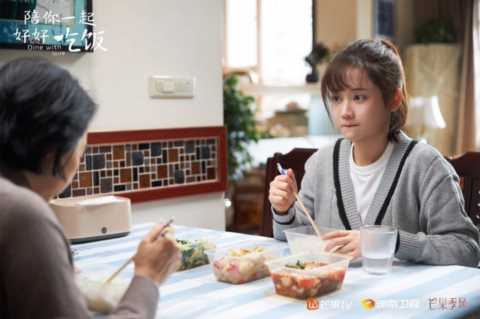 郑湫泓《陪你一起好好吃饭》热播 网友追剧“上头”疯狂催更