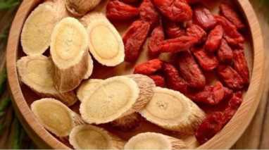 它是黄芪的“绝配”？一起泡水喝，祛寒补气血，或有利于肝脏健康