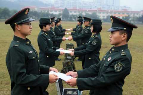 2022年当兵两年工资+待遇，最高可拿22w，你愿意当兵吗？