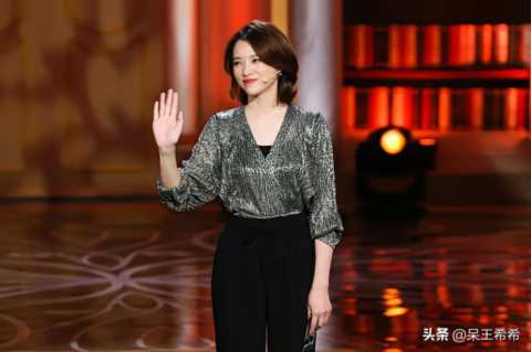 央视举办2022年签约活动，四位门面主持现身，不见任鲁豫身影