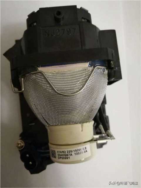 投影仪图像偏色，如何检修？