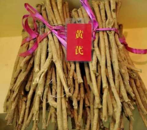 它是黄芪的“绝配”？一起泡水喝，祛寒补气血，或有利于肝脏健康