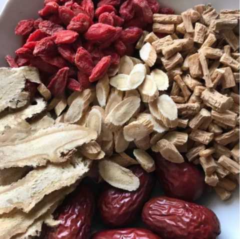 它是黄芪的“绝配”？一起泡水喝，祛寒补气血，或有利于肝脏健康