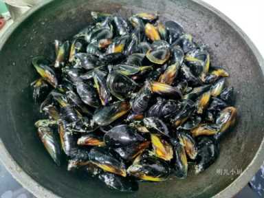 海虹放冰箱能放几天(海虹冰箱里放了两天还能吃吗)插图7 海虹放冰箱能放几天(海虹冰箱里放了两天还能吃吗)