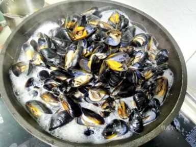 海虹放冰箱能放几天(海虹冰箱里放了两天还能吃吗)插图9 海虹放冰箱能放几天(海虹冰箱里放了两天还能吃吗)