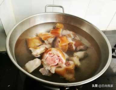 四川腊猪脚炖什么好吃（腊猪脚简单好吃的做法）