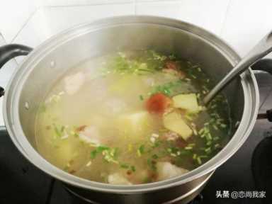 四川腊猪脚炖什么好吃（腊猪脚简单好吃的做法）