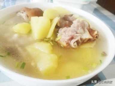 四川腊猪脚炖什么好吃（腊猪脚简单好吃的做法）