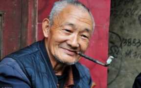 脚毛长代表什么意思（脚板长毛在农村的说法）