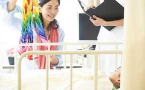 送女病人什么花合适（别人住院送哪些东西比较好）