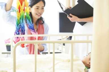 送女病人什么花合适（别人住院送哪些东西比较好）