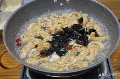 炖小酥肉汤的家常做法（酥肉汤的简单家常做法窍门）