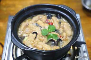 炖小酥肉汤的家常做法（酥肉汤的简单家常做法窍门）