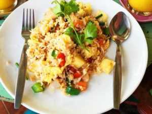 菠萝炒饭禁忌（菠萝炒饭用什么菠萝比较好）