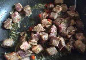 菠萝炒饭禁忌（菠萝炒饭用什么菠萝比较好）