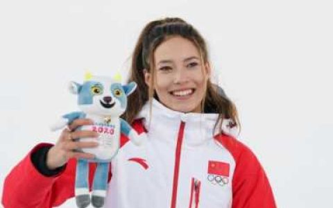 谷爱凌领奖全场高唱歌唱祖国