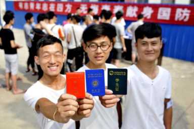 志愿兵工资一个月多少（两年兵退伍能给10万吗）