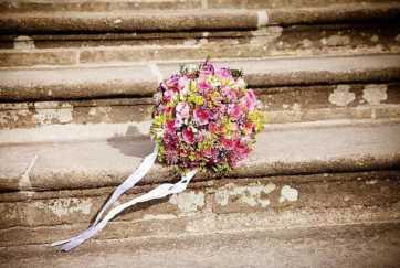 1、永远相爱，携手共度美丽人生