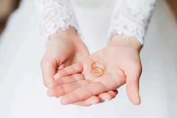 1、永远相爱，携手共度美丽人生