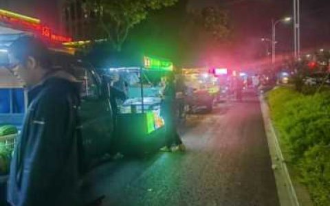 夜宵摊的生蚝多少钱一个，夜市吃个烧烤多少钱