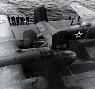 东京大轰炸真实影像，“李梅烧烤”攻势之下，50万日本人葬身火海