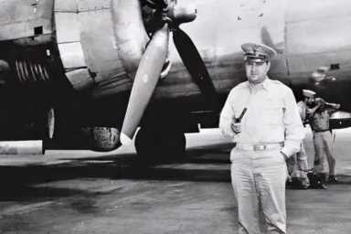 东京大轰炸真实影像，“李梅烧烤”攻势之下，50万日本人葬身火海