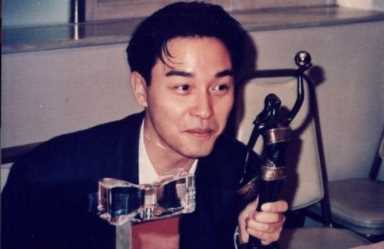 张国荣歌曲：10句最暖心的歌词情话！